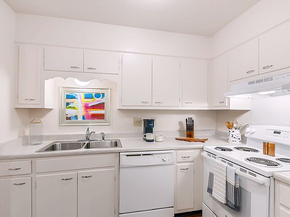5th image of 201 Queensbury Dr SW #5013-04