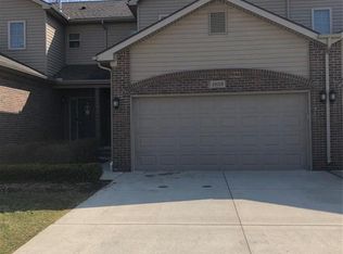 29126 Timber Woods Dr, Chesterfield, MI 48047