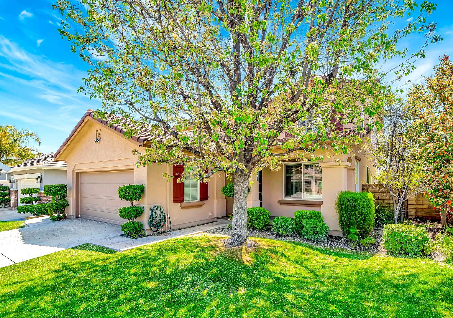 Coming Soon! 4 Bedroom Pool Home For Rent! — Photo 2