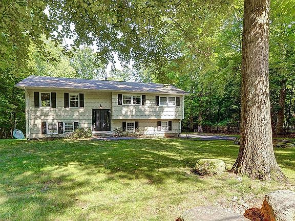 2nd image of 17 Apple Blossom Ct