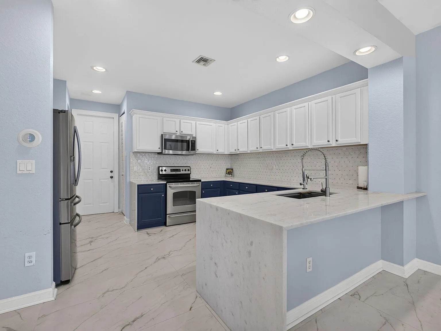 3 bed, 2.5 bath, 1258 sqft, $3,200 — Photo 4