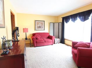 332 Floral Dr NW, Cedar Rapids, IA 52405