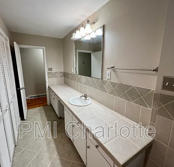 528 N Carolina Ave — Photo 27