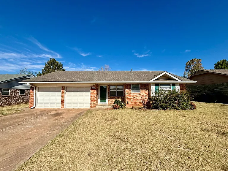 709 Sunset Dr — Photo 1