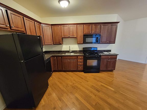 2nd image of 130 Warren St APT 2A