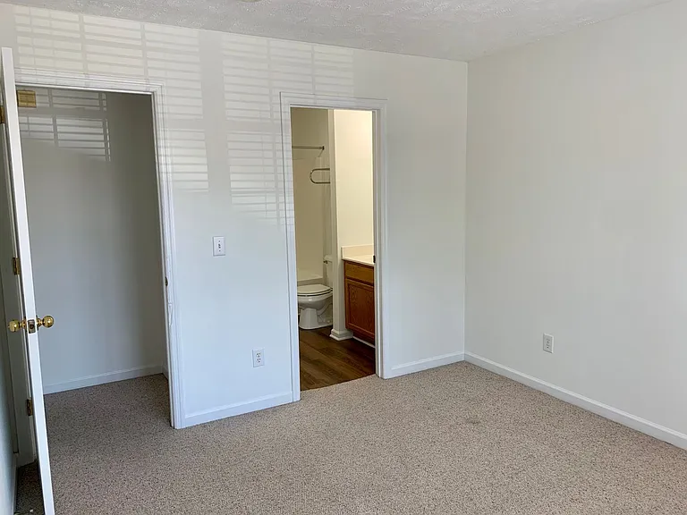 400 Bembridge Ln — Photo 12