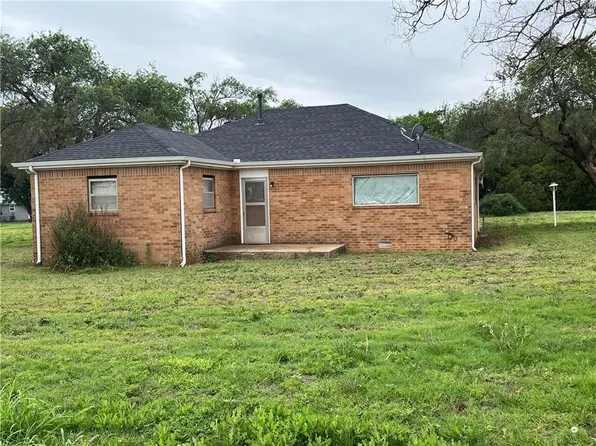 302 S 3rd St, Carter, OK 73627