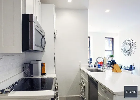 Rented by Bond New York | media 6