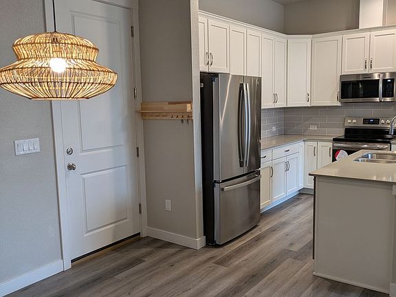 5th image of 844 Schlagel St #2