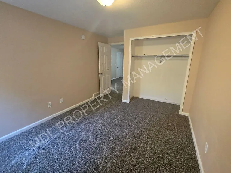 704 E Union St — Photo 6