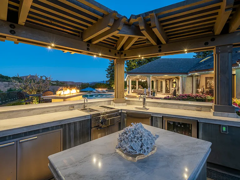 4358 Cresthaven Dr — Photo 53