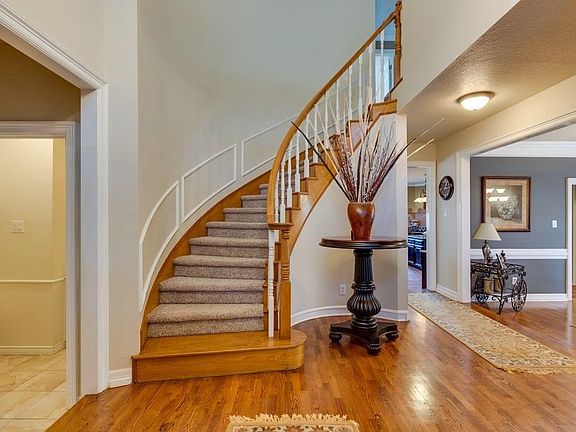 The welcoming 2 story foyer is topped with stunning double crown molding