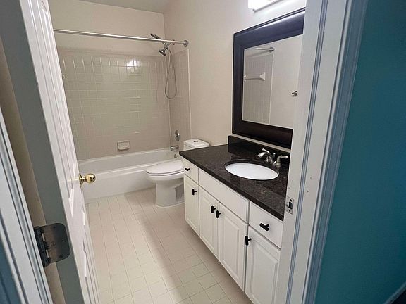 4th image of 322 Lake Meadow Dr