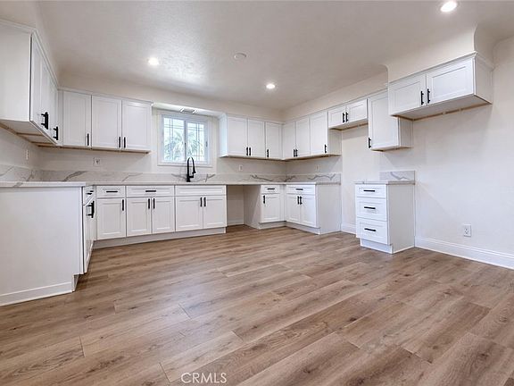 2nd image of 17468 Grevillea St