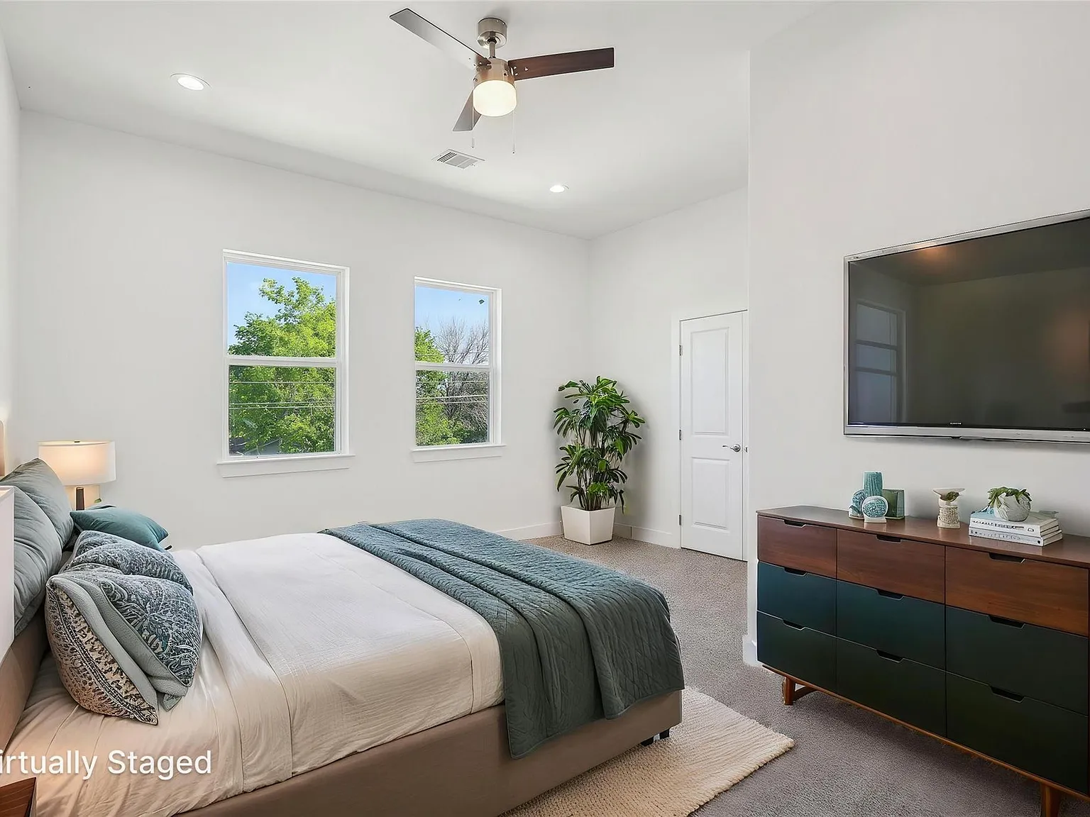 3 bed, 2.5 bath, 1768 sqft, $1,950 — Photo 2