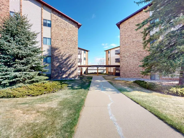 924 24th Ave NW #408-B, Minot, ND 58701
