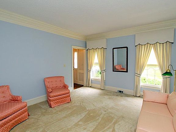 4th image of 382 Westminister Ln