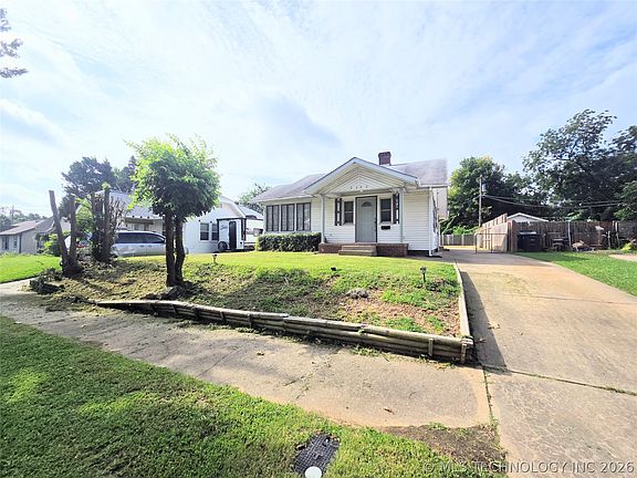 2nd image of 2240 E 12th Pl