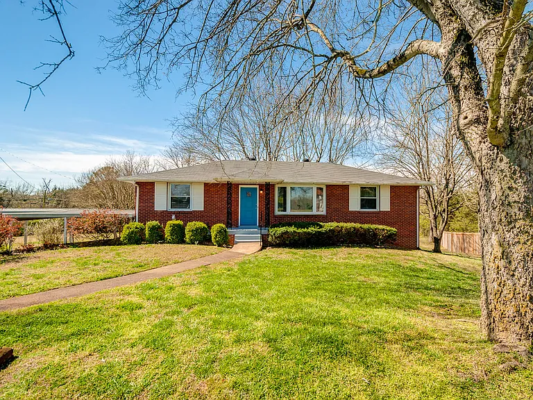 Classic Charlotte Park ranch on huge lot and cul-de-sac