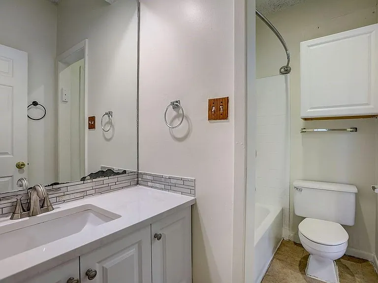 711 W 21st St #206 — Photo 17