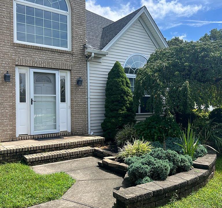 1st image of 1411 Oakwood Hollow Ln
