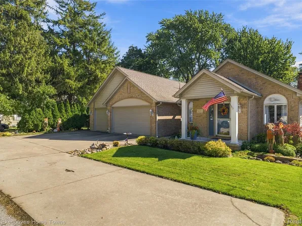 5261 S Locustwood Ave, Fort Gratiot, MI 48059