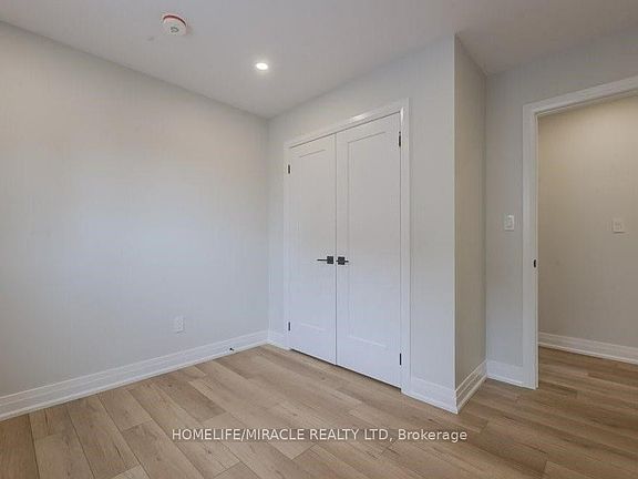 4th image of 160 Weber St W