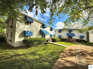 400/402/404 W Jackson St, Warsaw, MO 65355