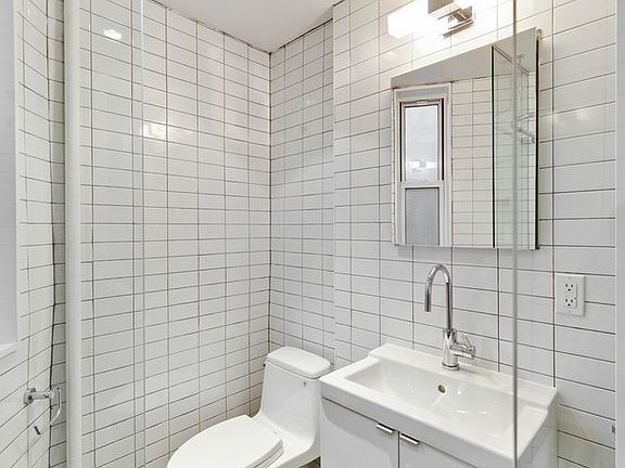 5th image of 146 Mulberry St #10B