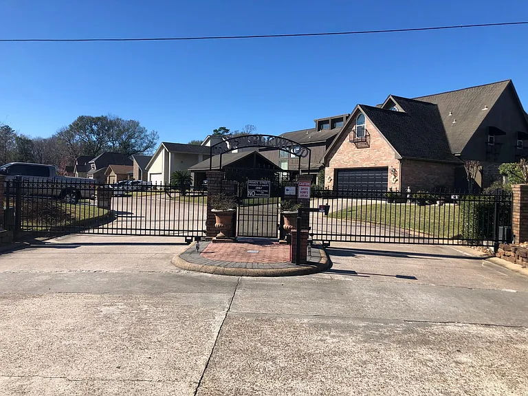 6825 Lexington Dr — Photo 22