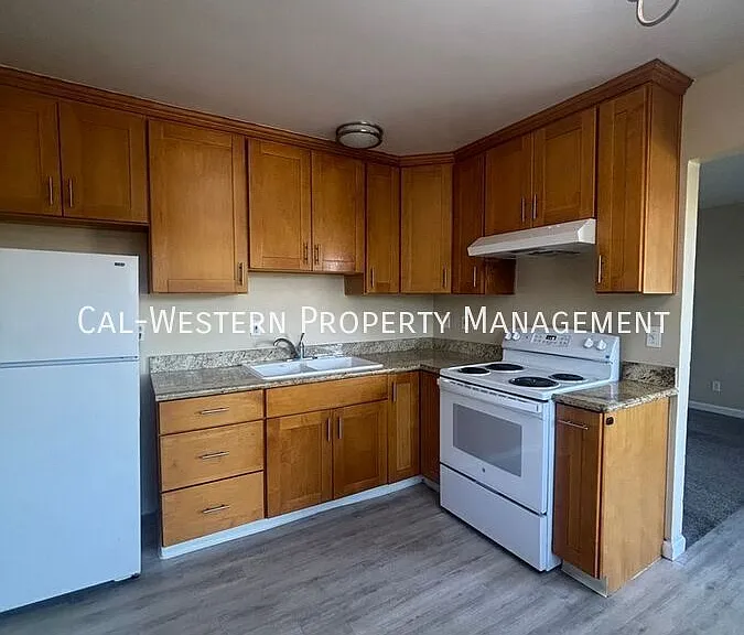 3747 Underwood Dr #4 — Photo 2