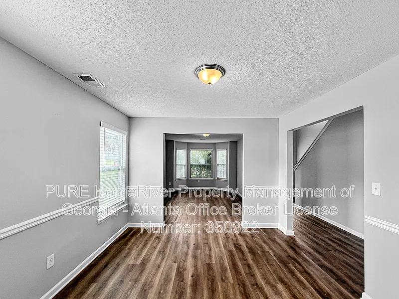 5 bed, 2.5 bath, 2598 sqft, $2,285 — Photo 3