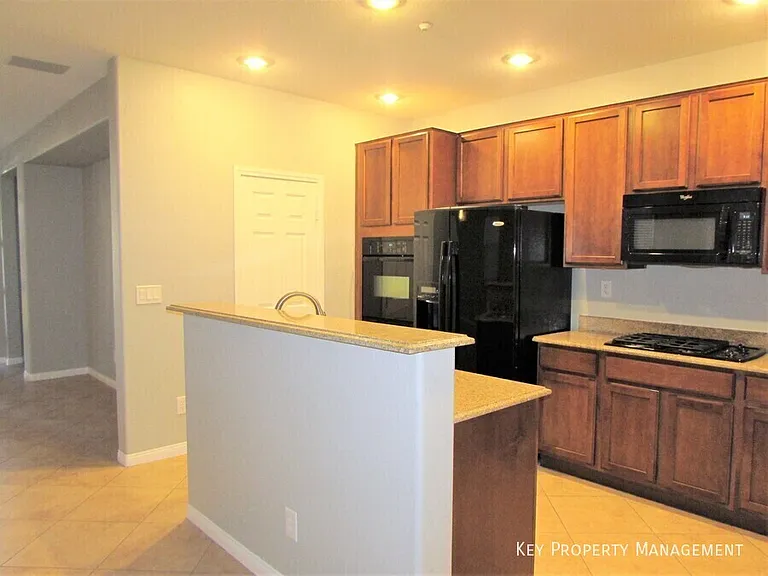 2021 Brush Stroke St — Photo 4