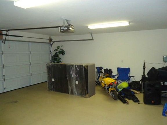 5th image of 803 N Ave