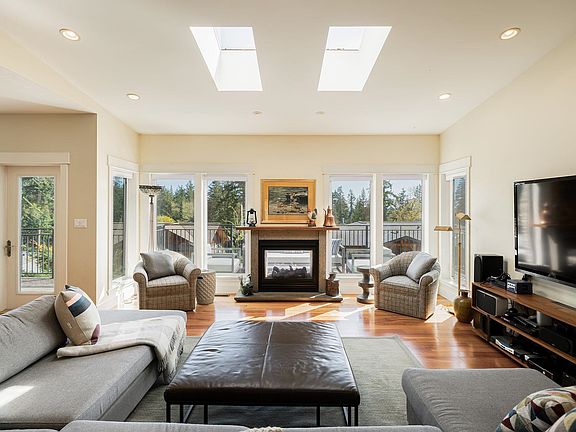 5th image of 889 Cowan Point Dr