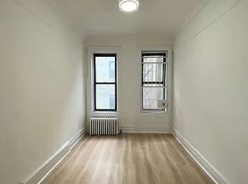 364 3rd Ave