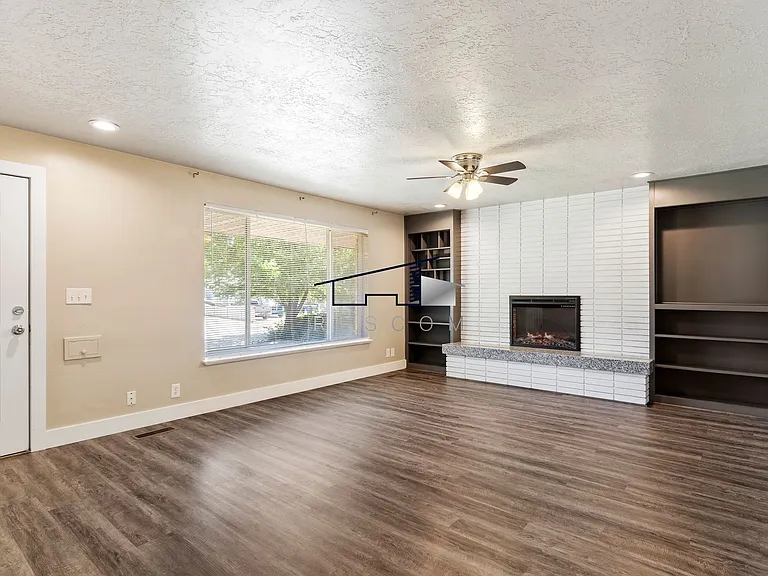 1334 Henderson Dr — Photo 3