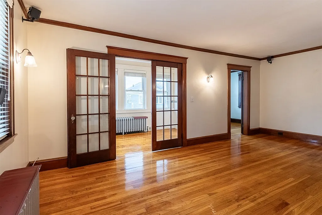 3 bed, 1.0 bath, 1182 sqft, $2,800 — Photo 2