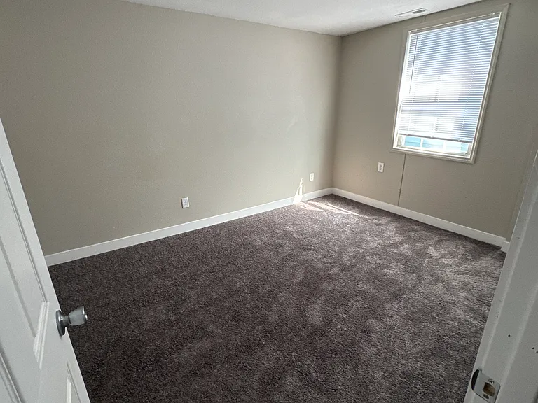 1452 Saulcy St — Photo 1