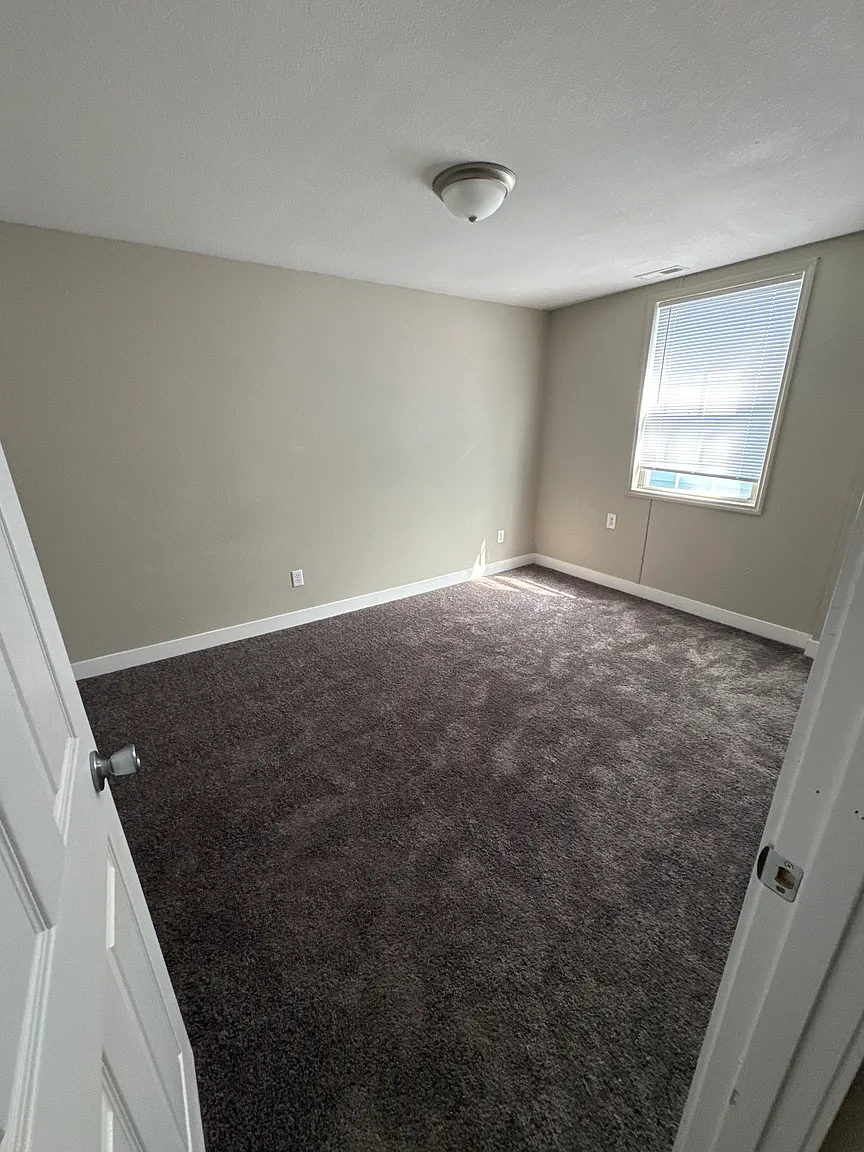 1452 Saulcy St photo 1