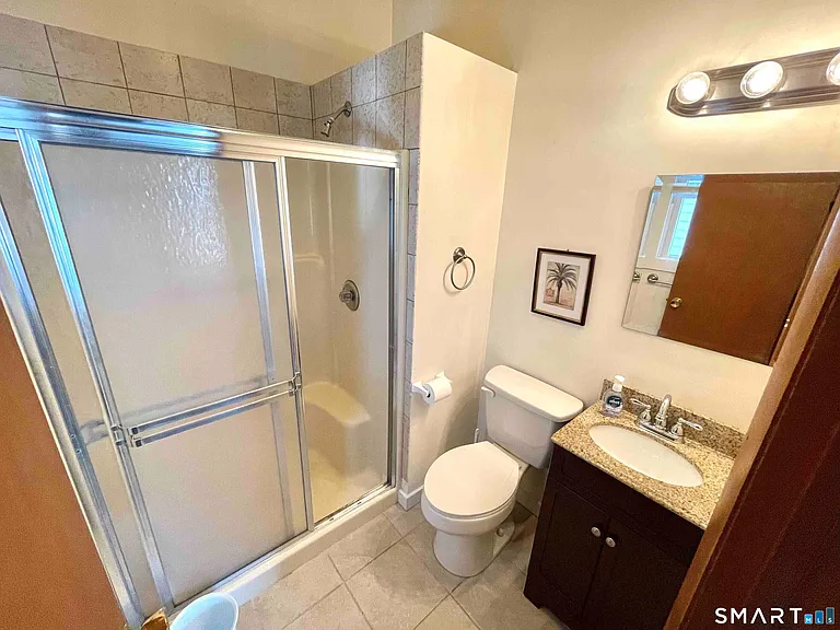 747 E Broadway — Photo 15