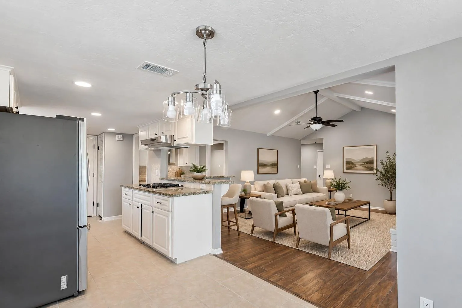 3 bed, 2.0 bath, 1808 sqft, $2,100 — Photo 2