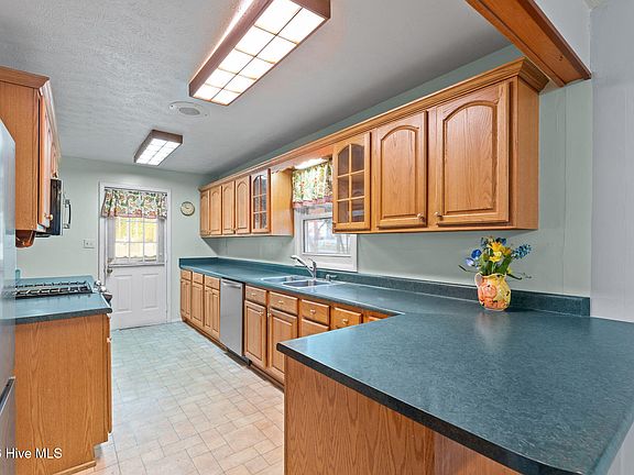 3rd image of 1335 N Ridge Street