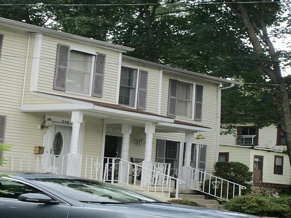 2nd image of 717 Redwood Ave