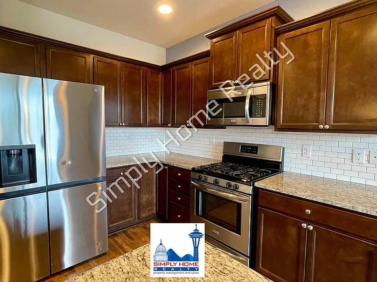 2420 Burlwood St NE — Photo 6