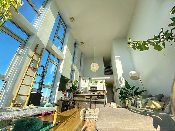 4th image of 31 Kosciuszko St APT 10A