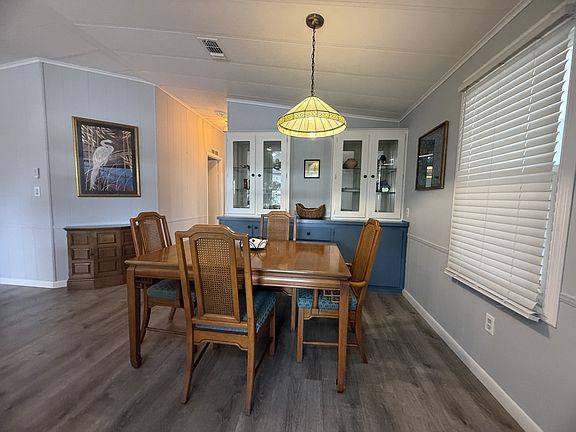 4th image of 5423 Sussex Ln #504