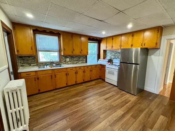 117 Colonial Ave Floor 1, Cranston, RI 02910