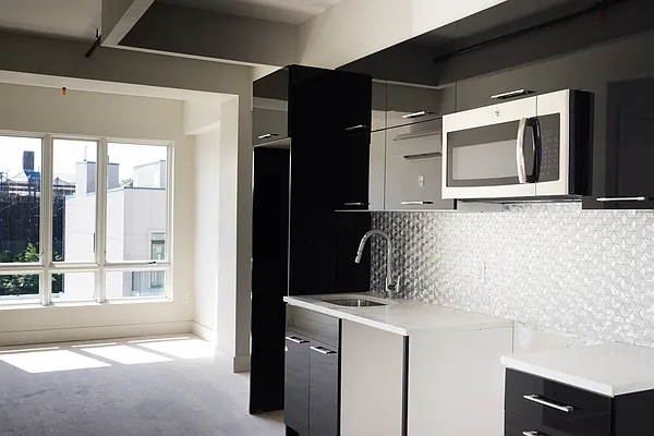 Rented by Manhattan Management LLC | media 41