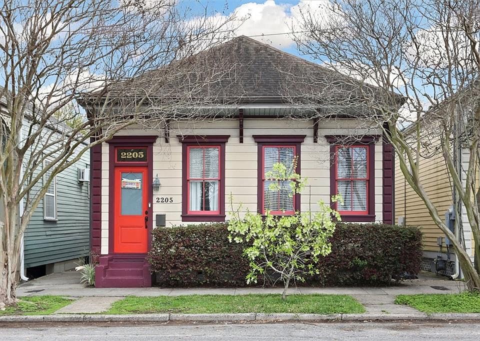 1st image of 2205 Valence St
